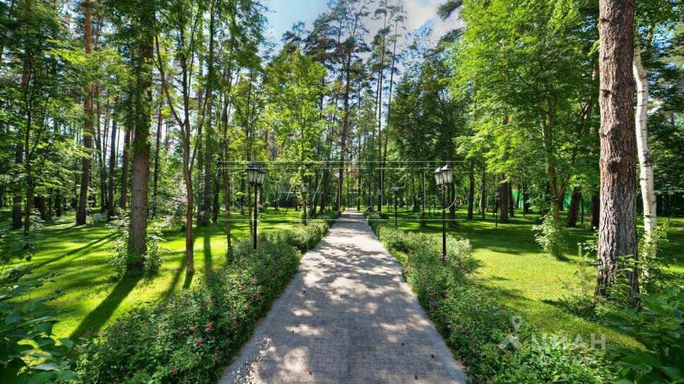 3-этажный коттедж 2 800 м² с отделкой