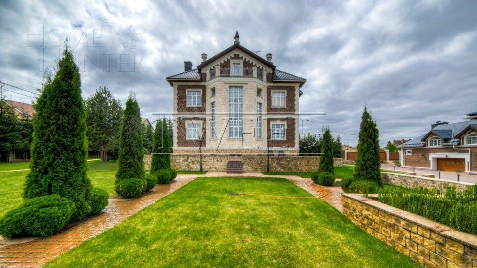 2-этажный коттедж 1 700 м² с отделкой