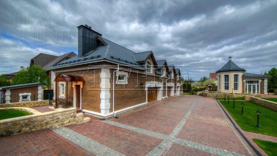 2-этажный коттедж 1 700 м² с отделкой