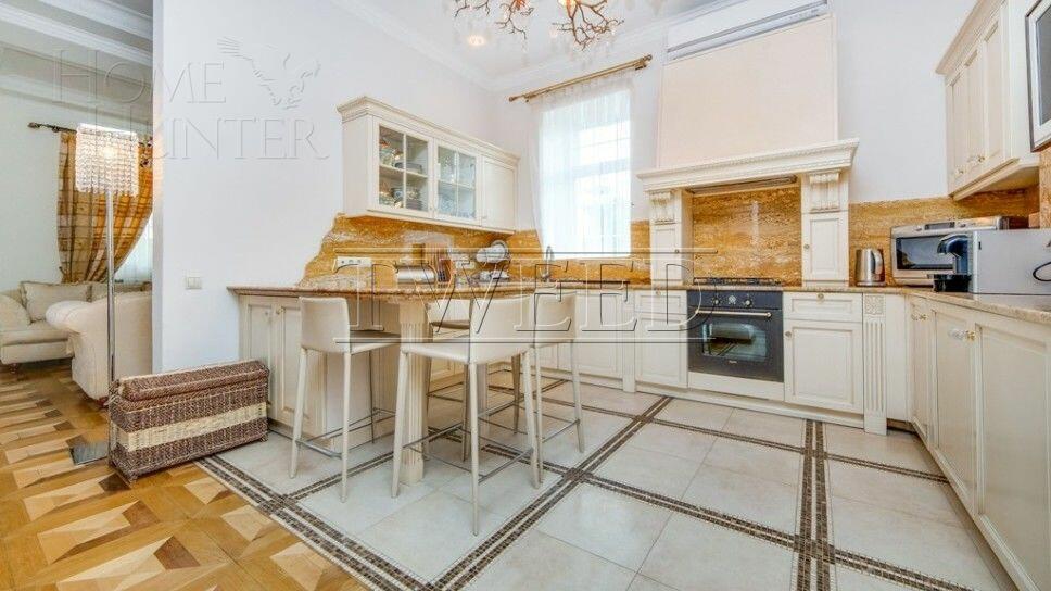 2-этажный коттедж 1 700 м² с отделкой