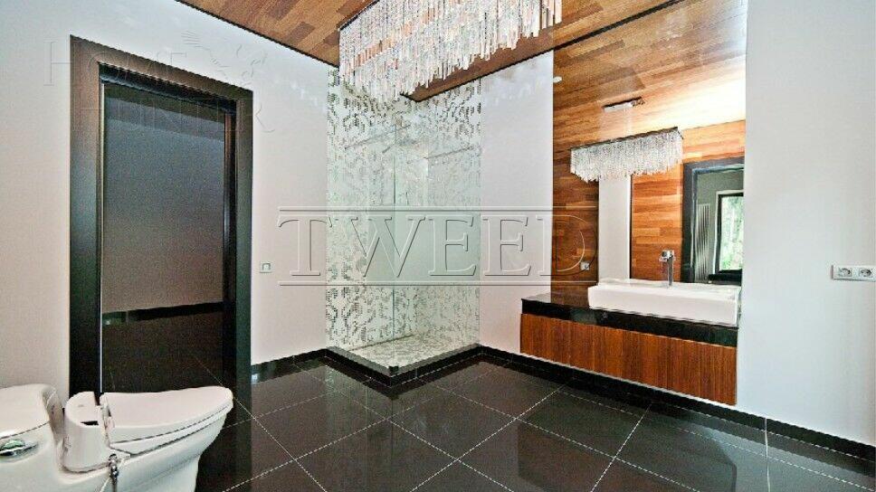 3-этажный коттедж 1 300 м² с отделкой