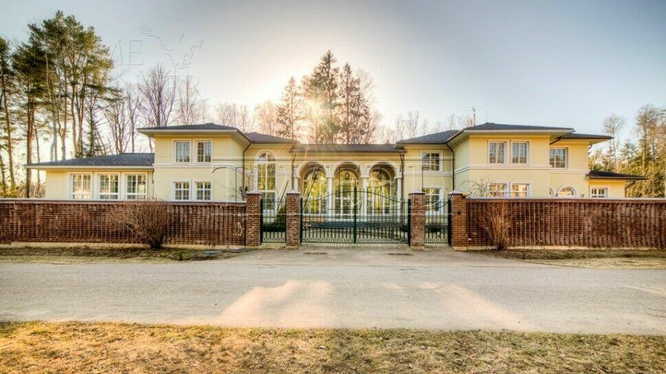 2-этажный коттедж 1 100 м² с отделкой