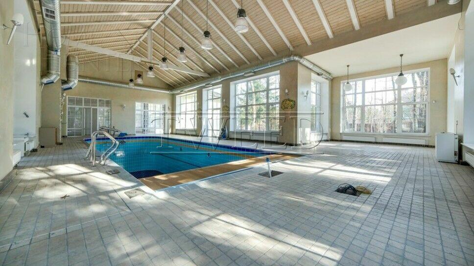 2-этажный коттедж 1 100 м² с отделкой