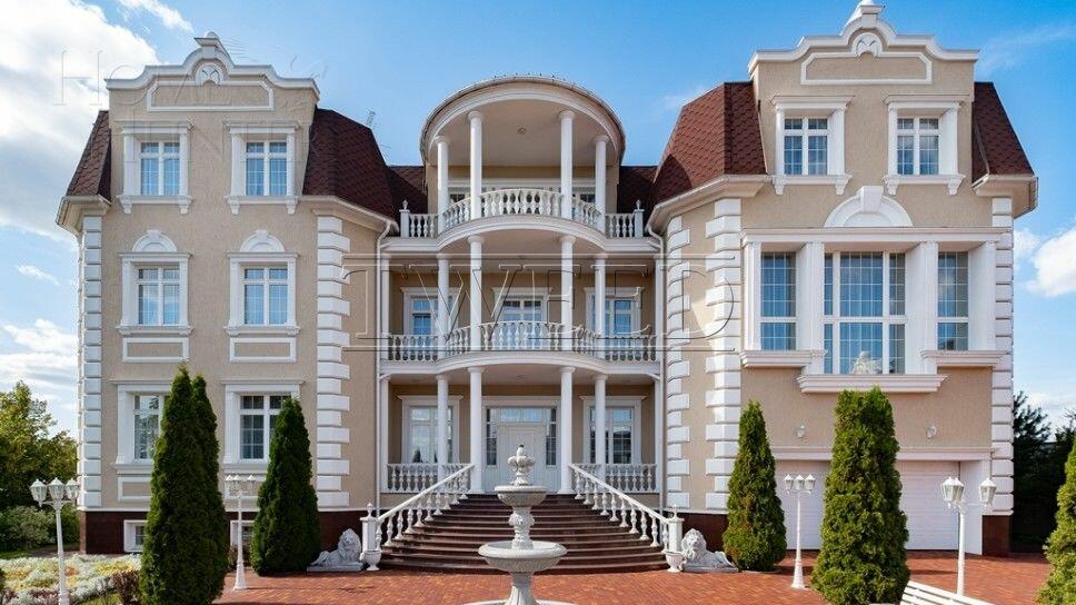 3-этажный коттедж 1 650 м² с отделкой