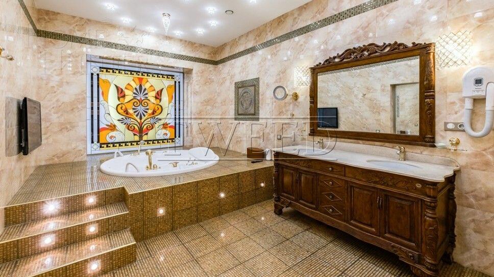 3-этажный коттедж 1 650 м² с отделкой