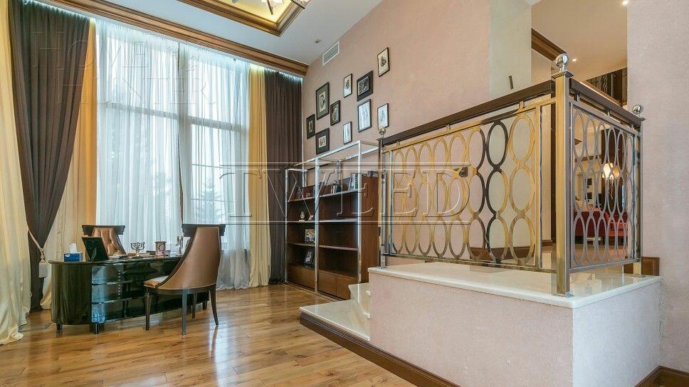 2-этажный коттедж 1 250 м² с отделкой