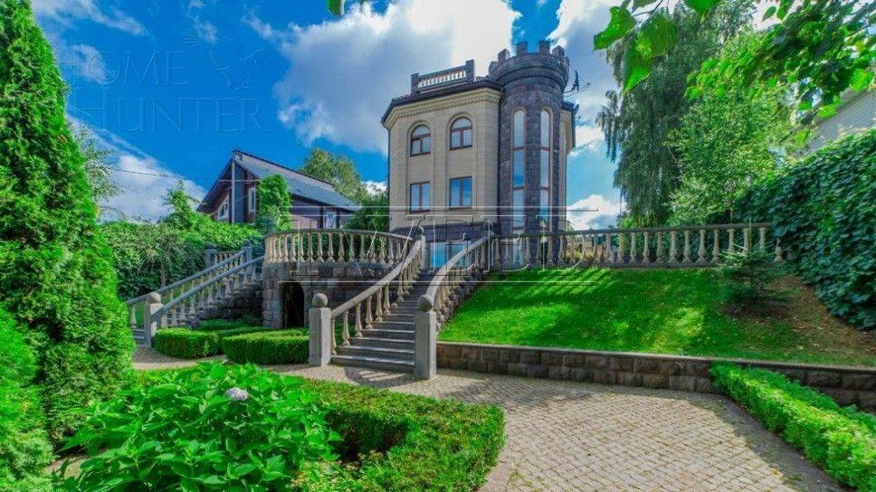3-этажный коттедж 1 200 м² без отделки