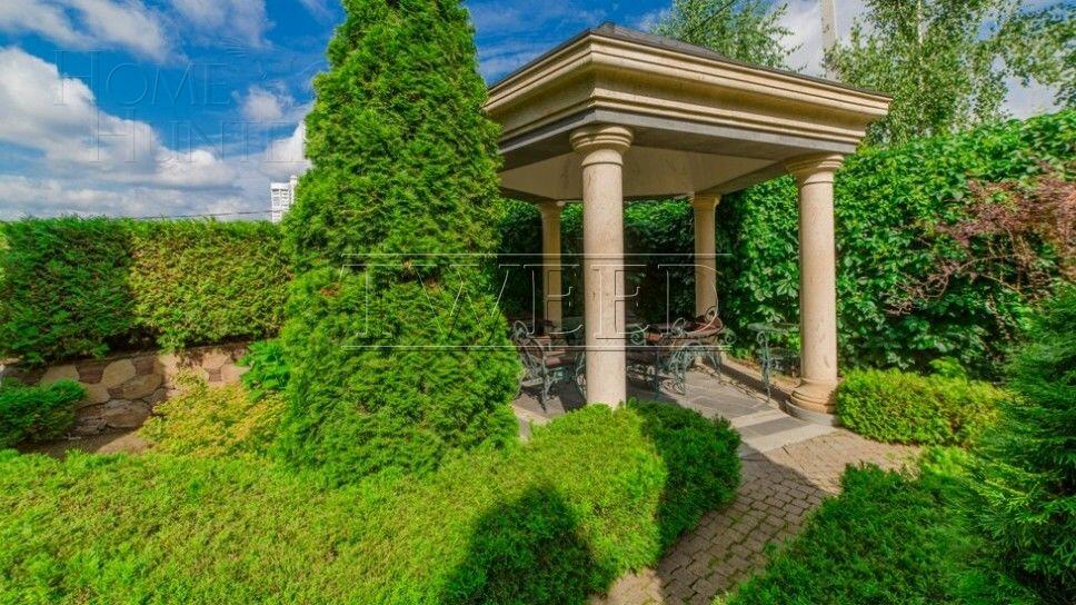 3-этажный коттедж 1 200 м² без отделки