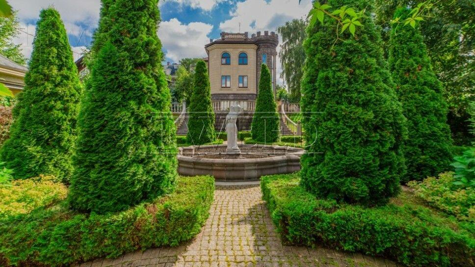 3-этажный коттедж 1 200 м² без отделки