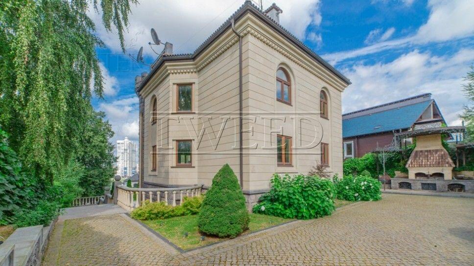 3-этажный коттедж 1 200 м² без отделки