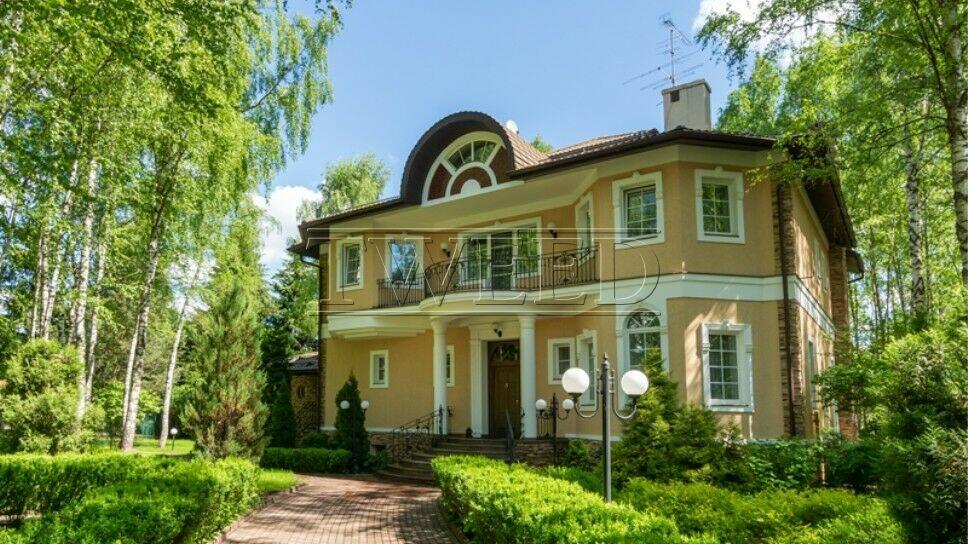 2-этажный коттедж 1 250 м² с отделкой