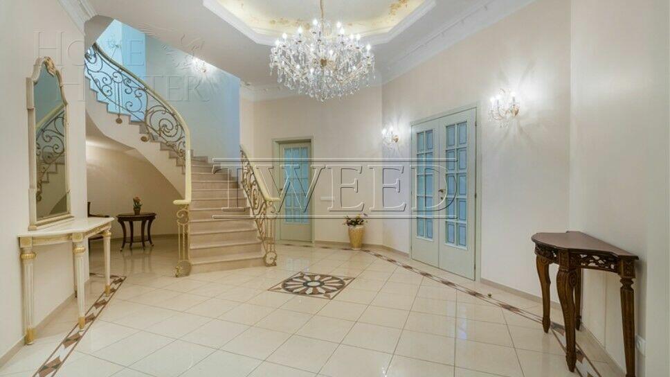 2-этажный коттедж 1 250 м² с отделкой