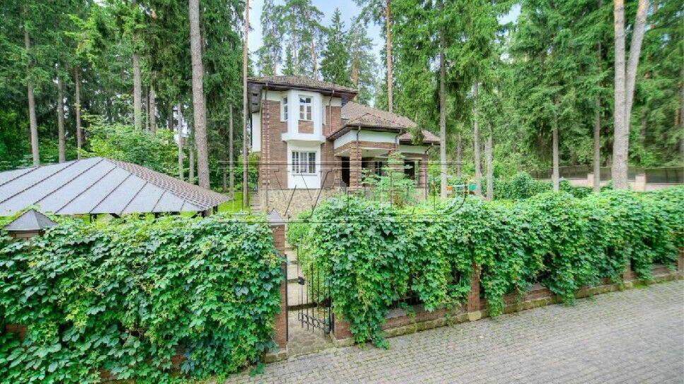 2-этажный коттедж 550 м² с отделкой