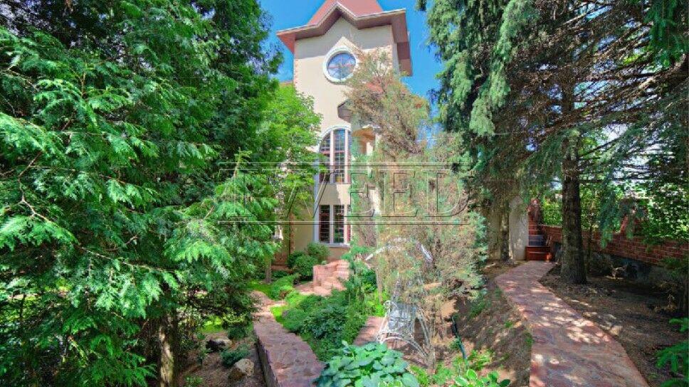 2-этажный коттедж 1 000 м² с отделкой