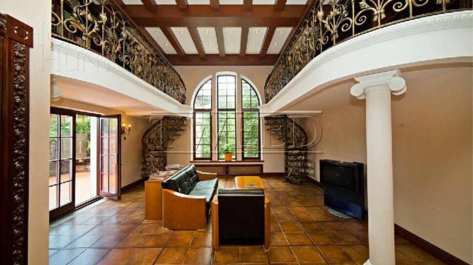 2-этажный коттедж 1 000 м² с отделкой