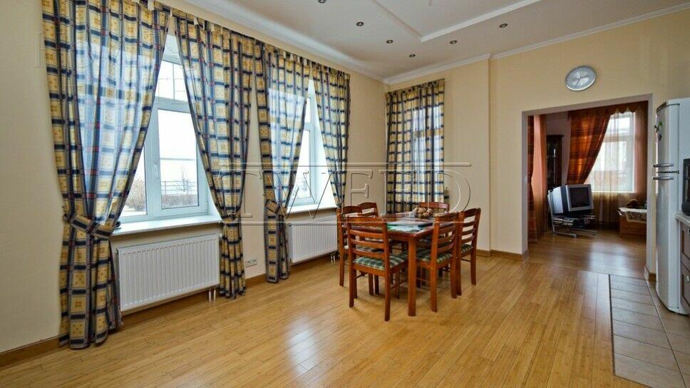 3-этажный коттедж 500 м² с отделкой