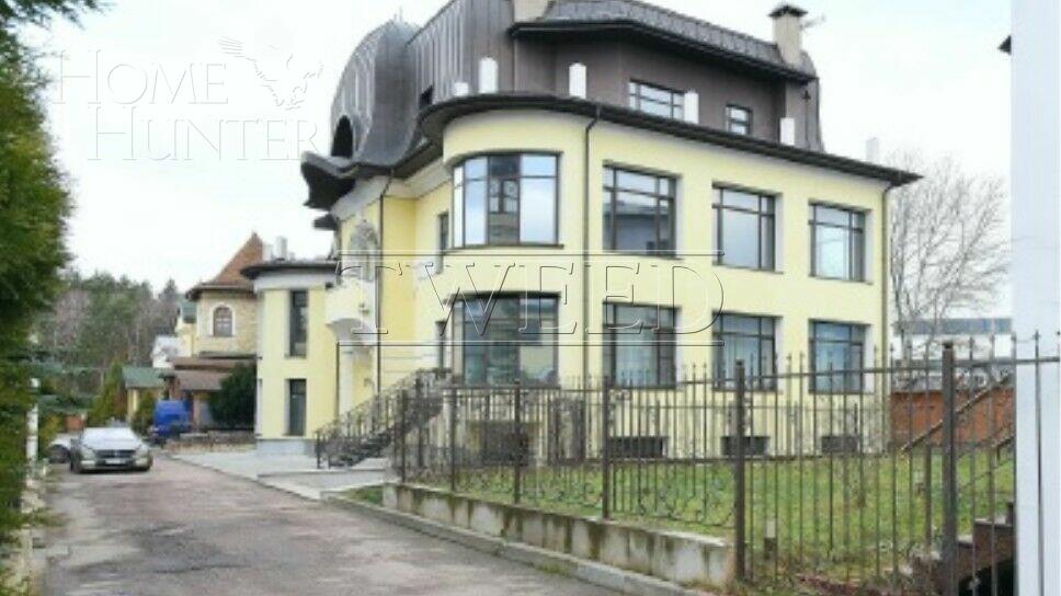 3-этажный коттедж 695 м² без отделки