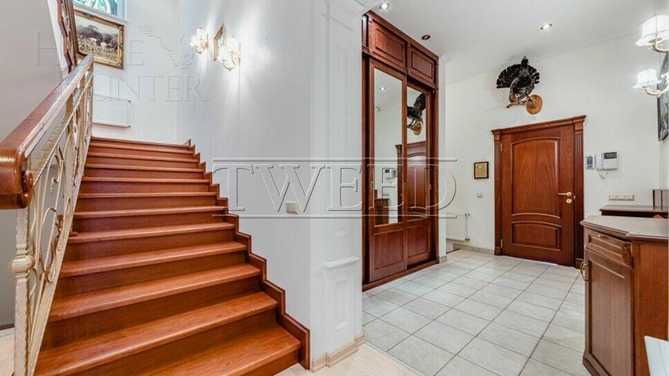 3-этажный коттедж 400 м² с отделкой