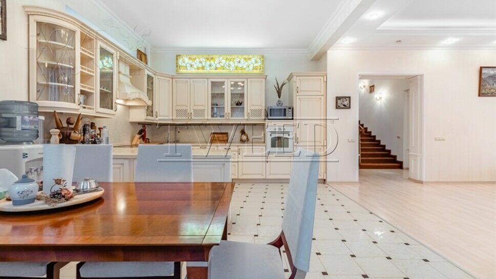 3-этажный коттедж 400 м² с отделкой