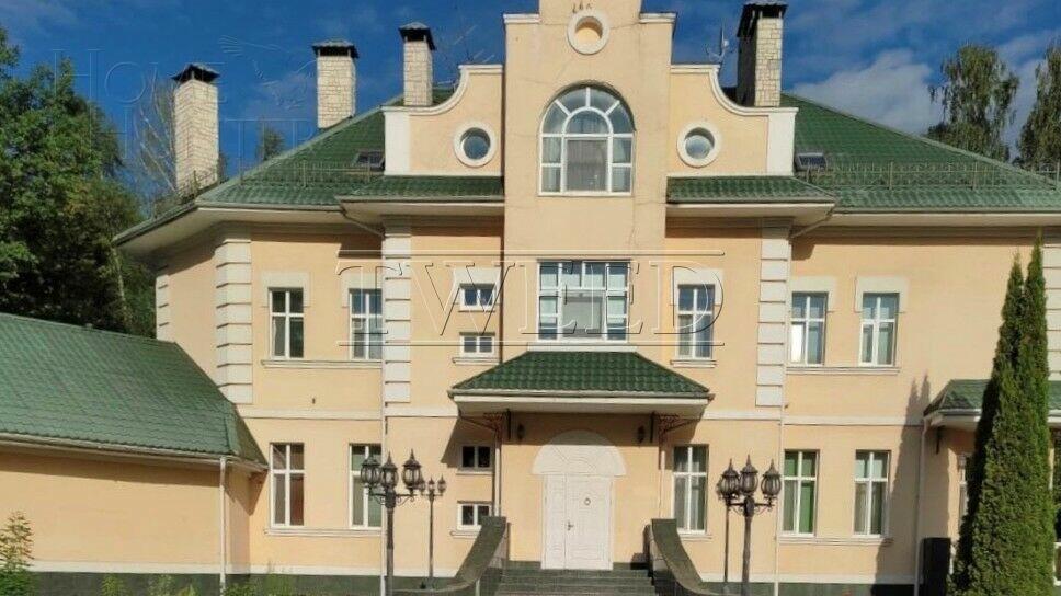 2-этажный коттедж 1 100 м² с отделкой