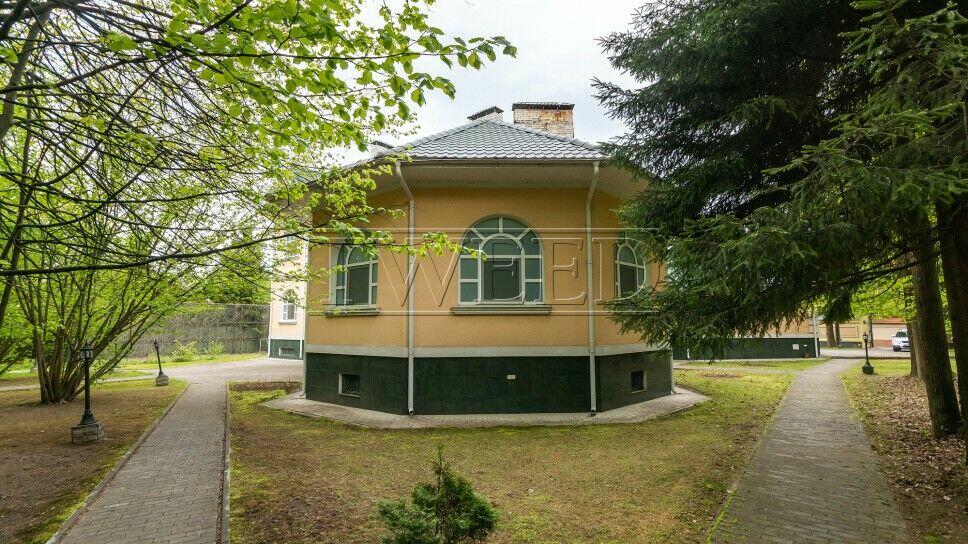 2-этажный коттедж 1 100 м² с отделкой