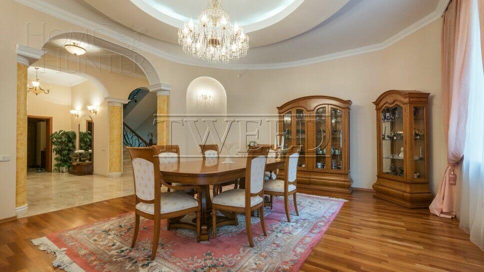 2-этажный коттедж 1 100 м² с отделкой