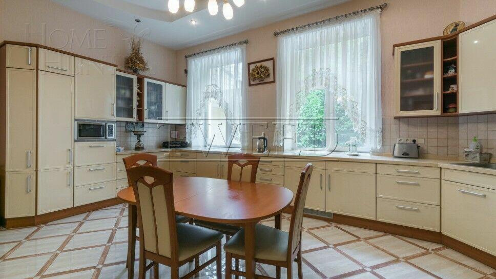 2-этажный коттедж 1 100 м² с отделкой