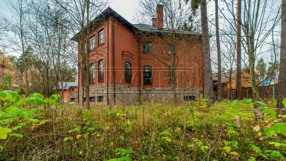 2-этажный коттедж 1 100 м² без отделки