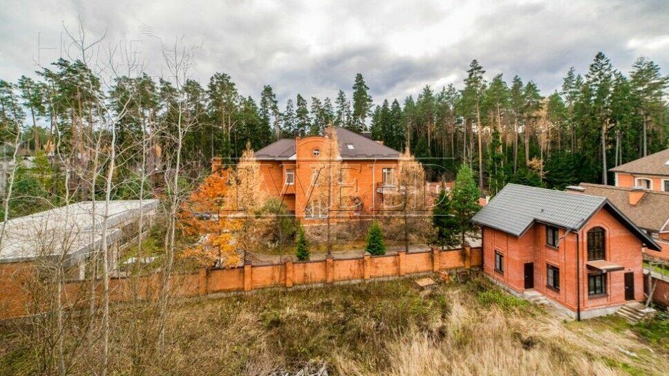 2-этажный коттедж 1 100 м² без отделки