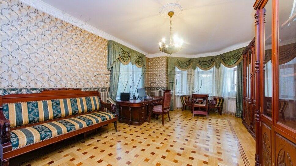 3-этажный коттедж 720 м² с отделкой