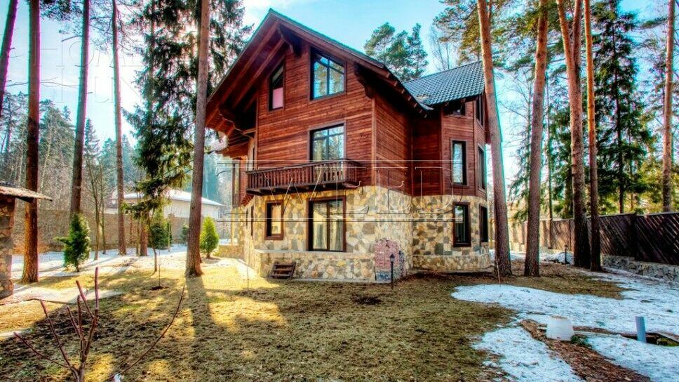 3-этажный коттедж 490 м² с отделкой