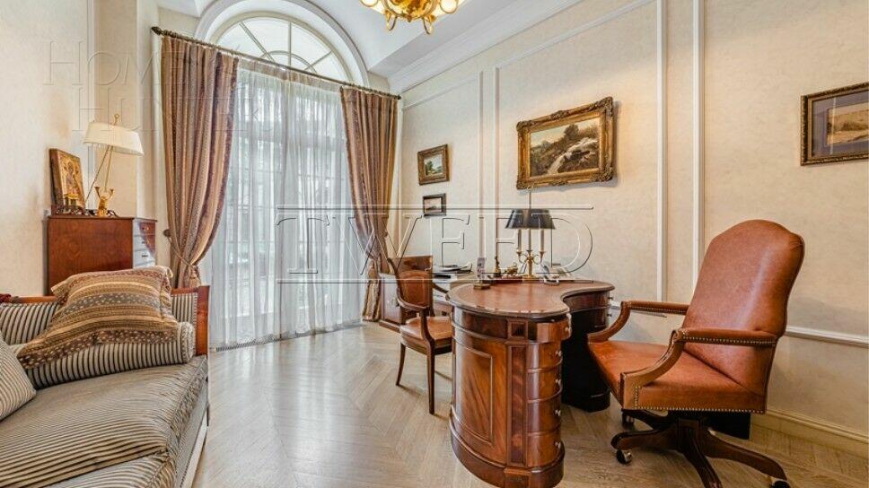 2-этажный коттедж 1 042.4 м² с отделкой