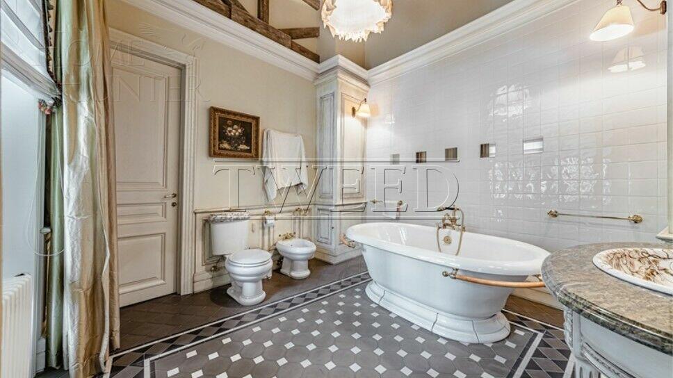 2-этажный коттедж 1 042.4 м² с отделкой