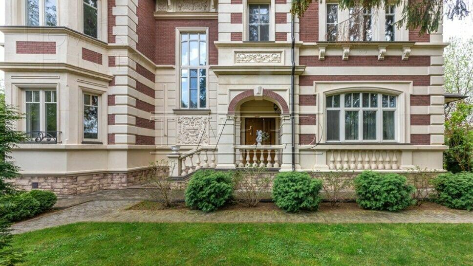 3-этажный коттедж 580 м² с отделкой