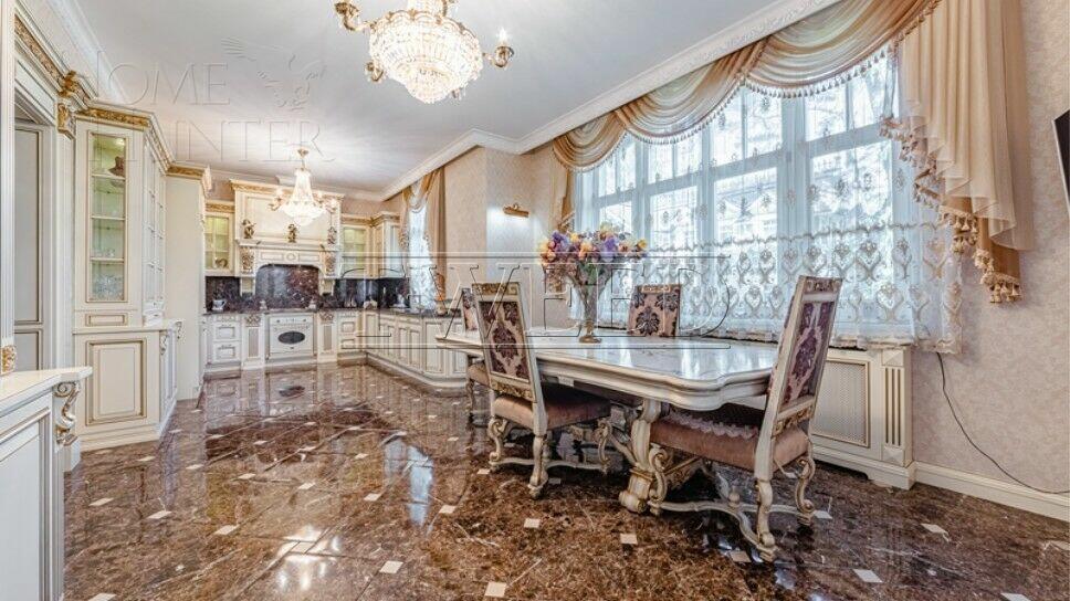 3-этажный коттедж 580 м² с отделкой