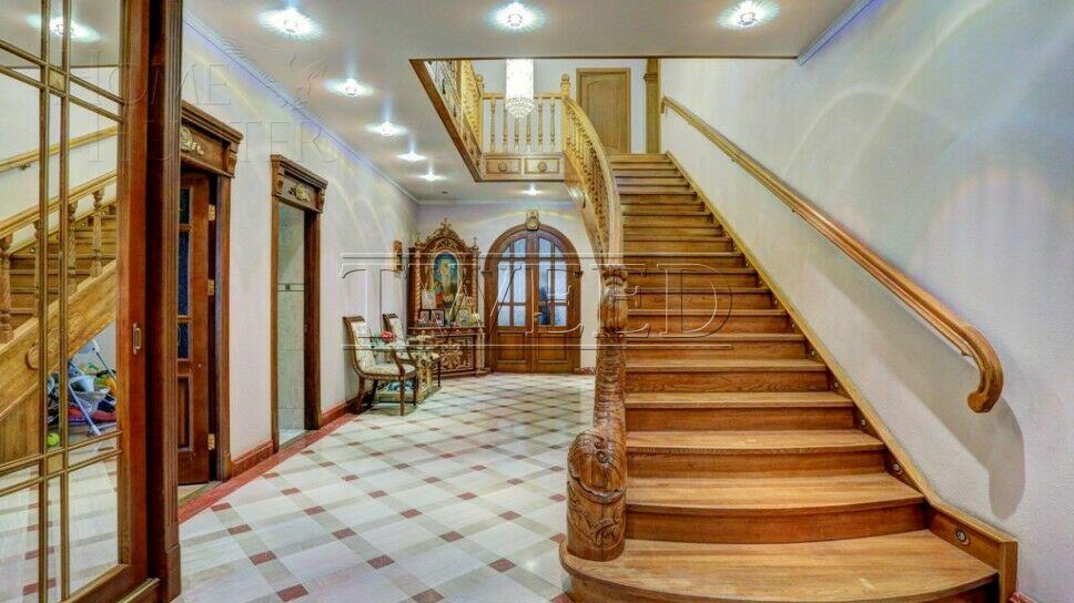 2-этажный коттедж 1 380 м² с отделкой