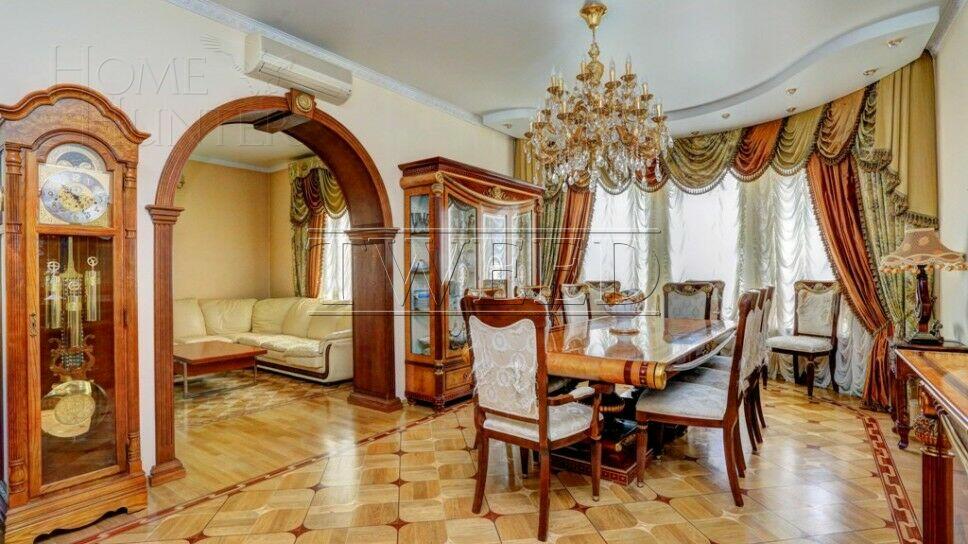 2-этажный коттедж 1 380 м² с отделкой