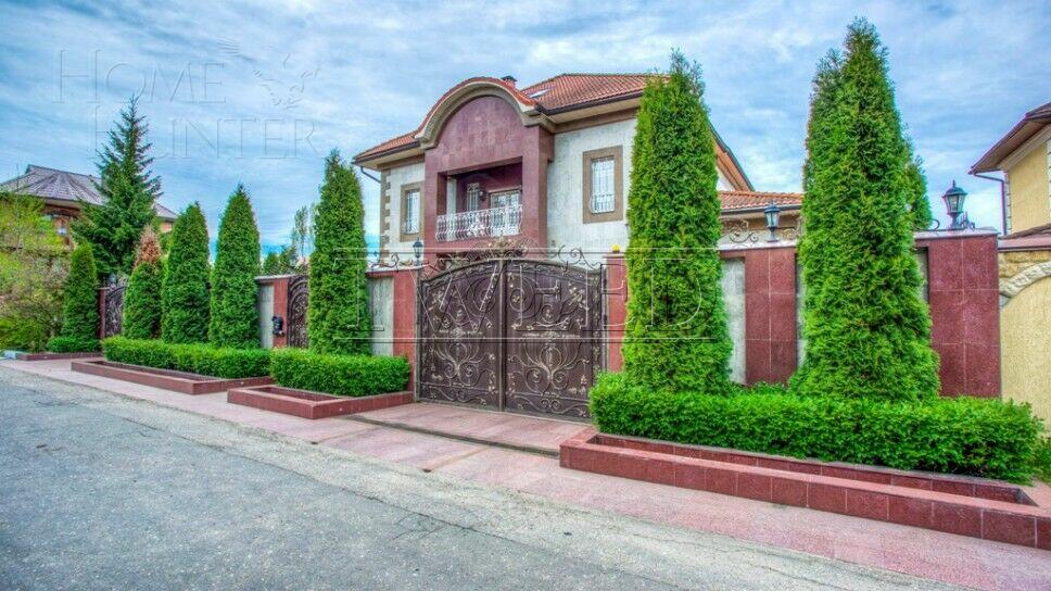 2-этажный коттедж 1 380 м² с отделкой