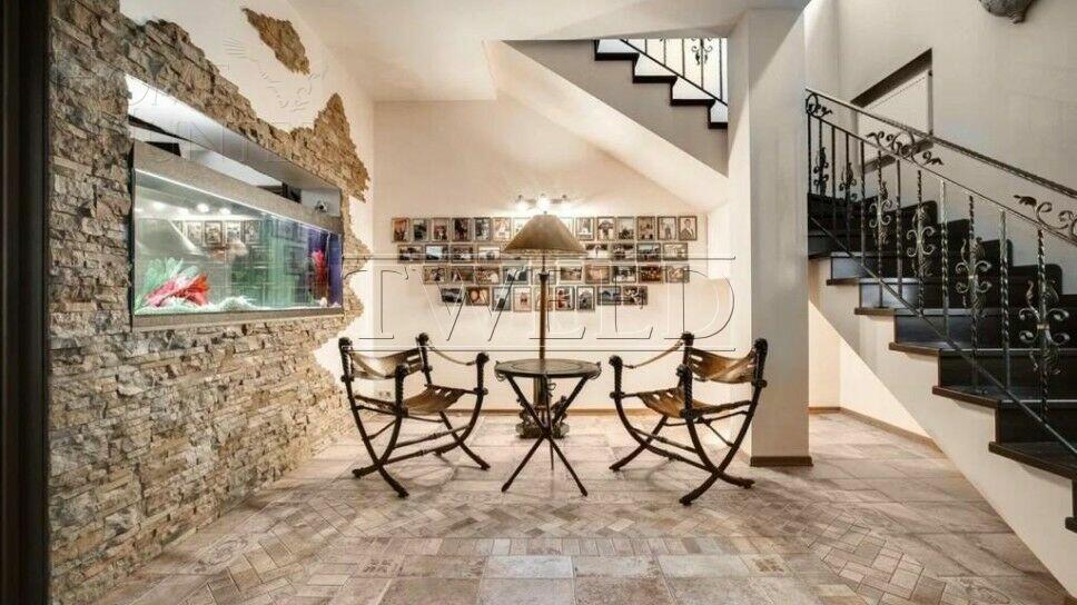 2-этажный коттедж 300 м² с отделкой