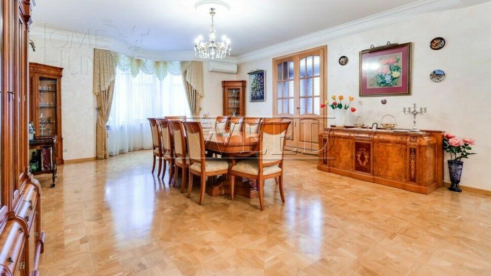 2-этажный коттедж 1 600 м² с отделкой