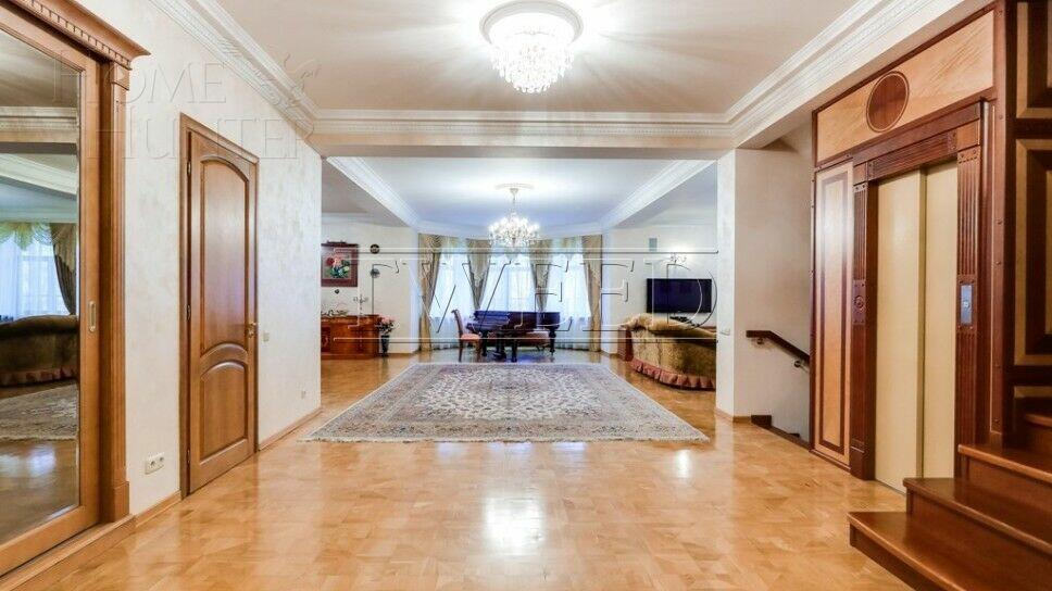 2-этажный коттедж 1 600 м² с отделкой