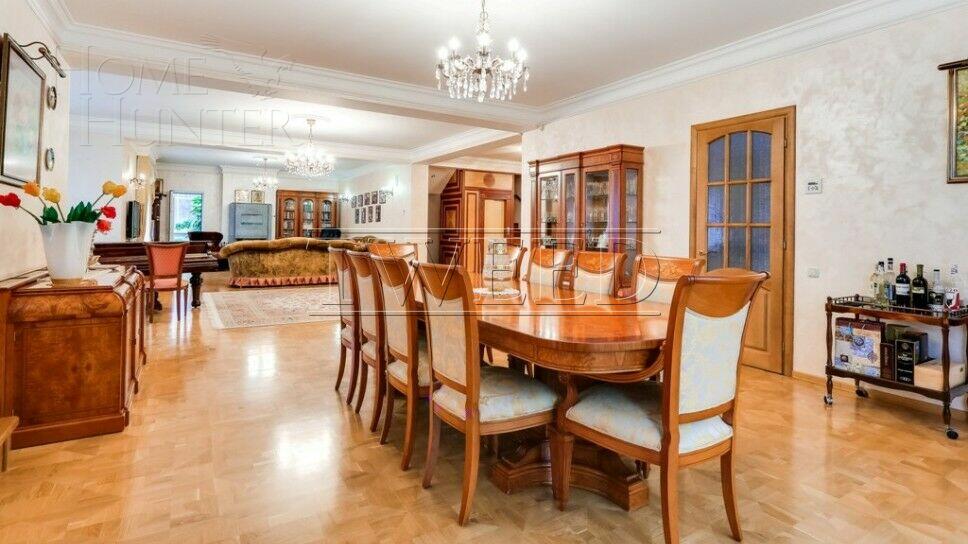 2-этажный коттедж 1 600 м² с отделкой