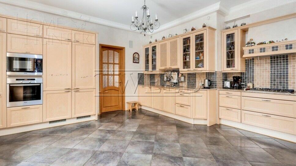 2-этажный коттедж 1 600 м² с отделкой