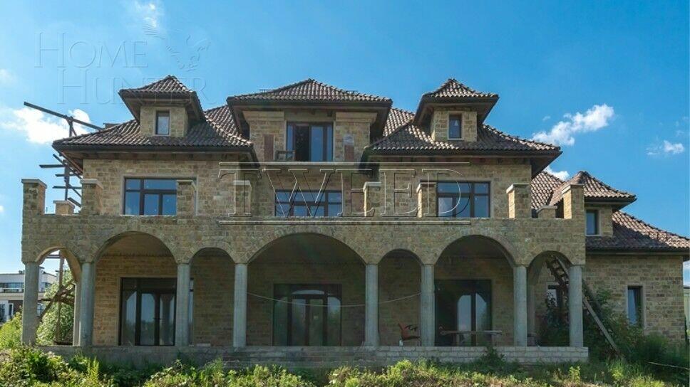 3-этажный коттедж 650 м² без отделки