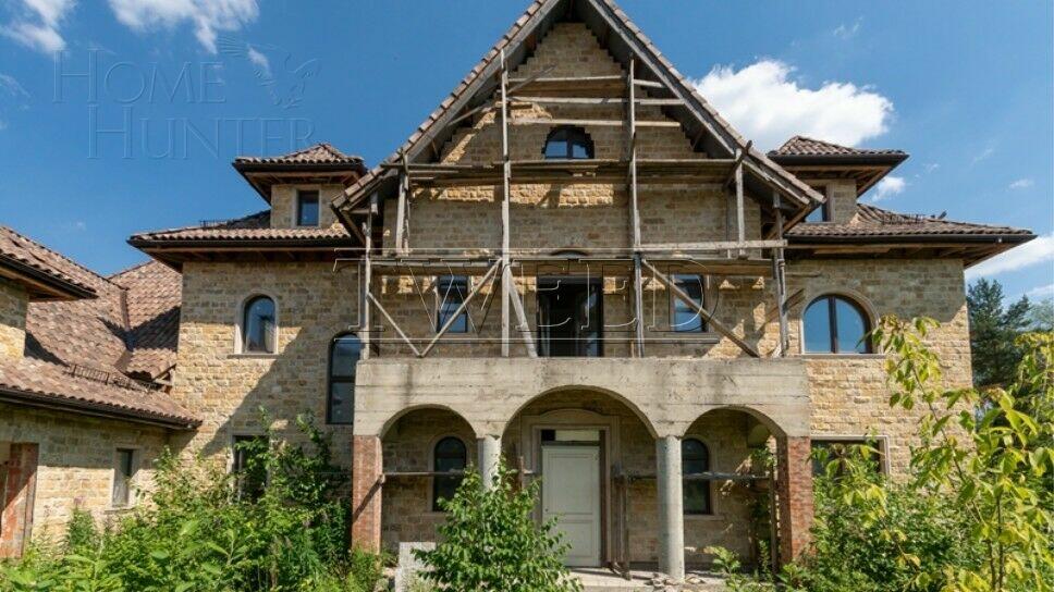 3-этажный коттедж 650 м² без отделки