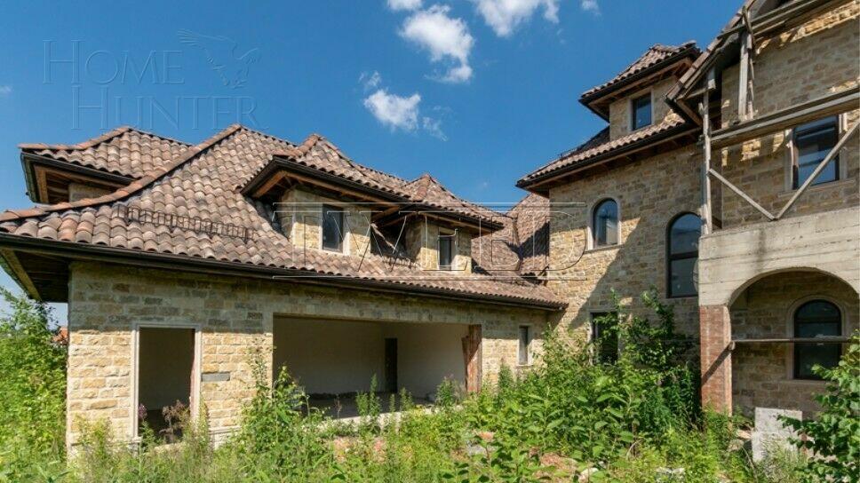 3-этажный коттедж 650 м² без отделки