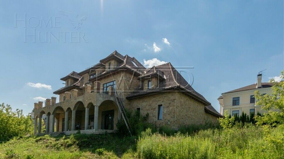 3-этажный коттедж 650 м² без отделки