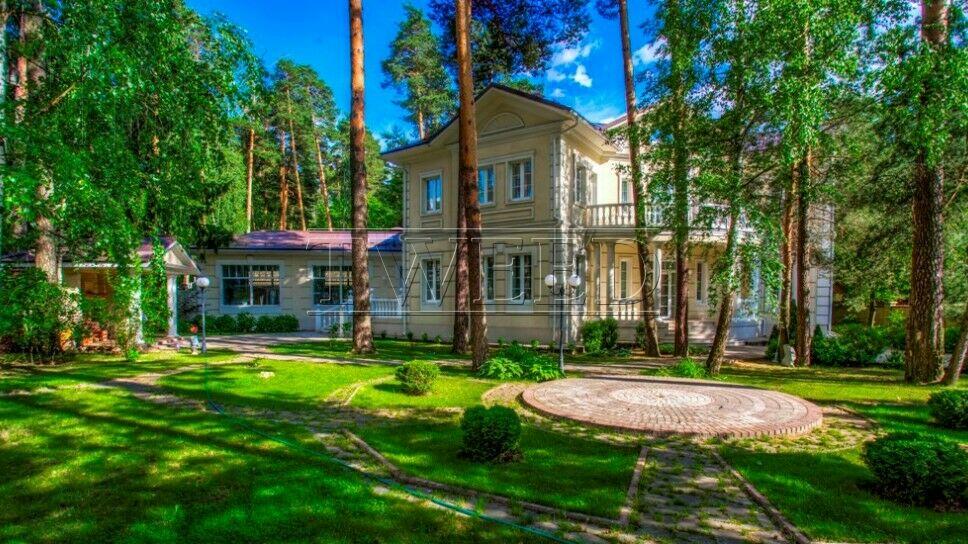 2-этажный коттедж 860 м² с отделкой