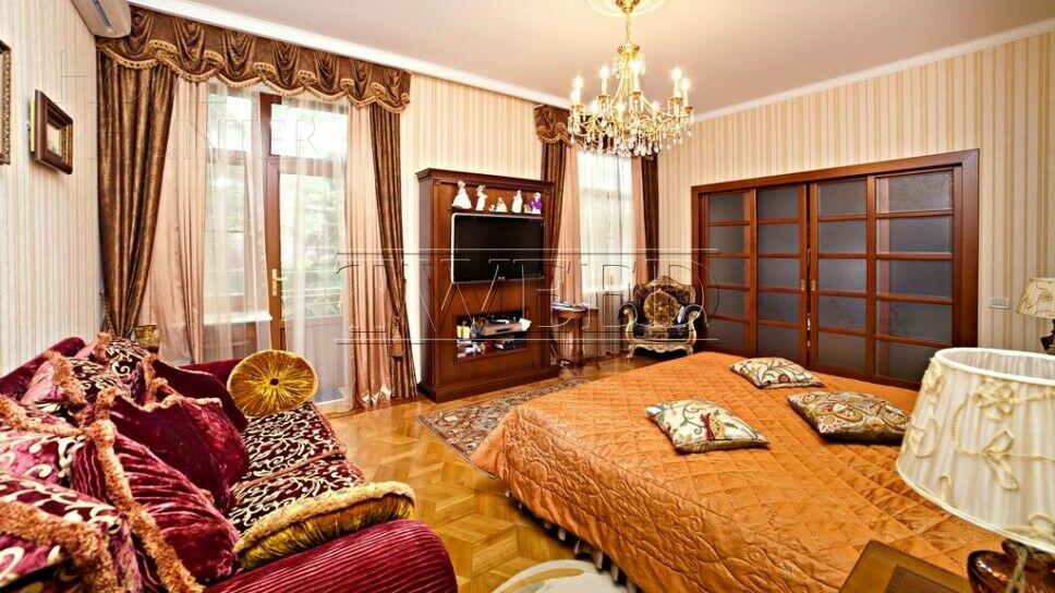 2-этажный коттедж 1 100 м² с отделкой