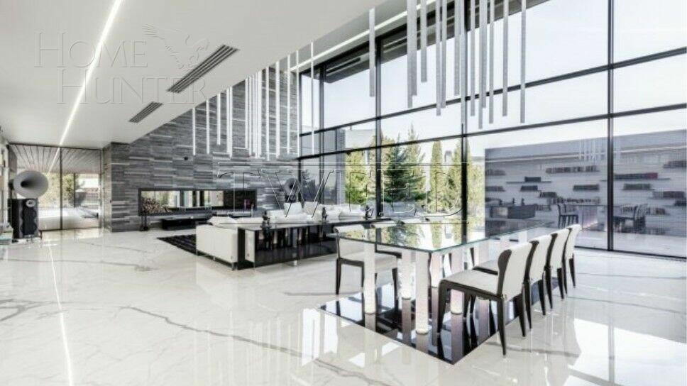 3-этажный коттедж 2 300 м² с отделкой